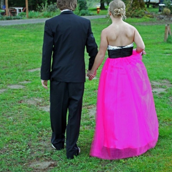 Prom Dress! Size 2 - Picture 5 of 6